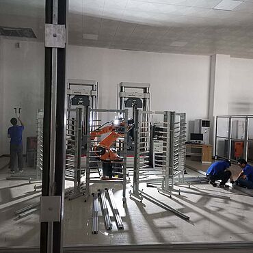 Pemasangan sistem pengujian robot roboTest R di laboratorium pengujian Liuzhou Iron & Steel